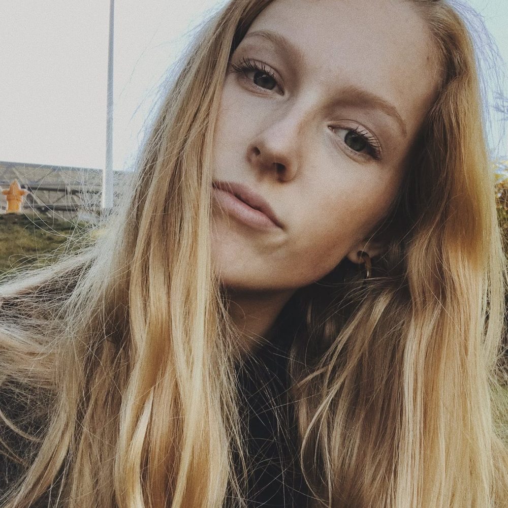 Meet your Posher, Chloe